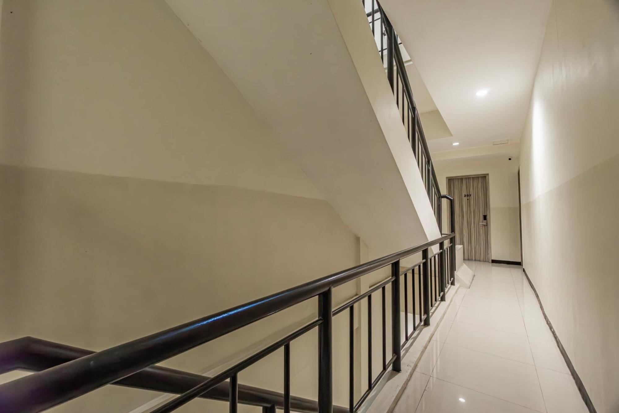 Ace Business Hotel Galaxy Surabaya Exterior foto